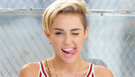 Miley Cyrus Height, Weight, Age, Husband, Bio, Net Worth, Facts